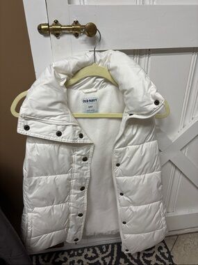 Old Navy White Puffer Vest with Snap-Front